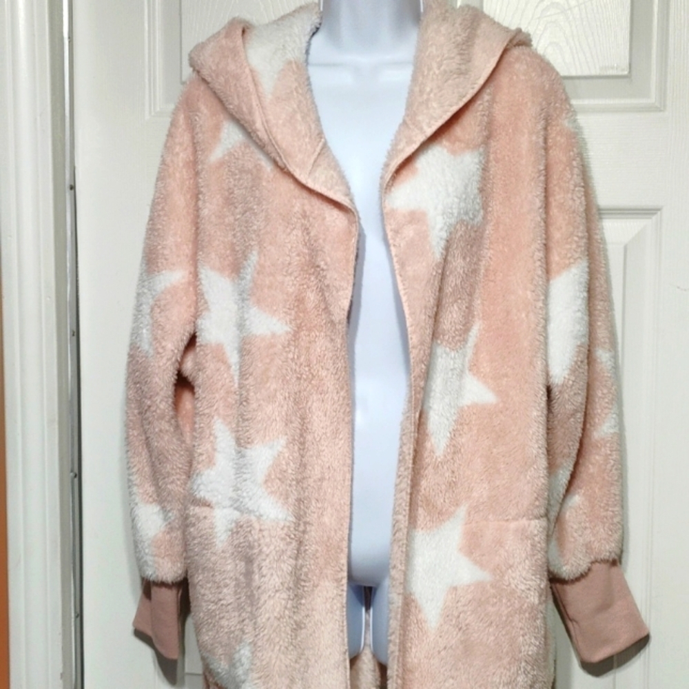Fuzzy pink hooded overthrow